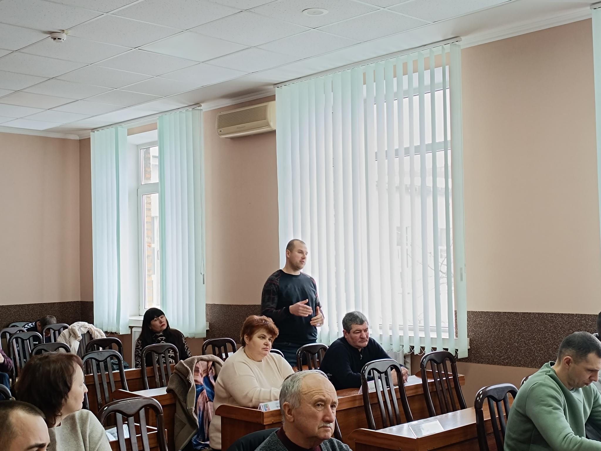 Новини Козятина - фото з «Батьки збираються скидатися грошима і купувати генератор, нам має бути соромно при півмільярдному бюджеті»