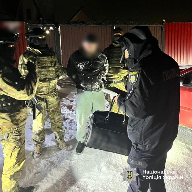 Новини Вінниці - фото з Піймали на гарячому: на Вінниччині «корупційний борець» вимагав $6000 за вплив на військових