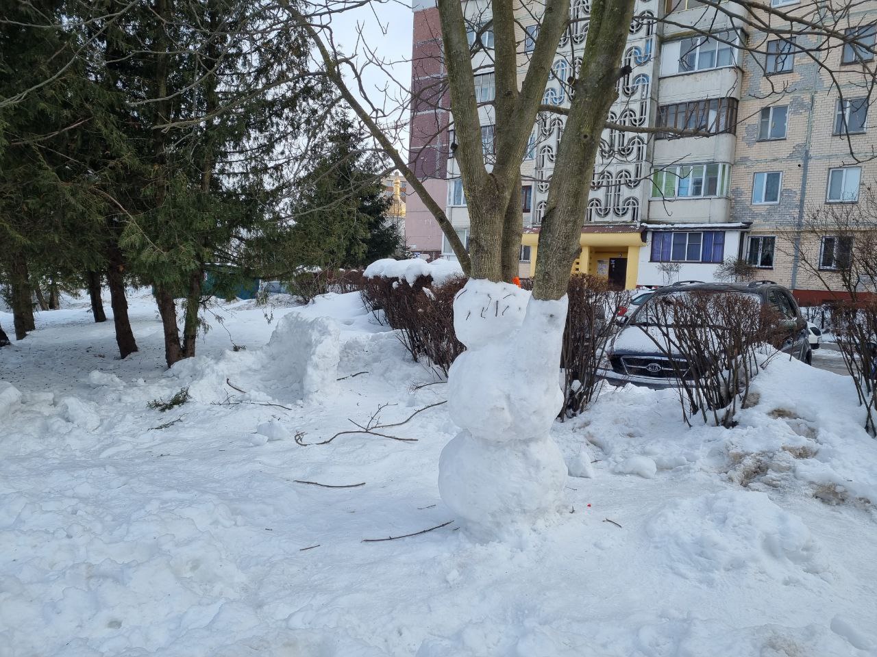 Новини Тернополя - фото з Креатив з льоду та снігу: тернопільські вулиці прикрасили незвичні снігові фігури