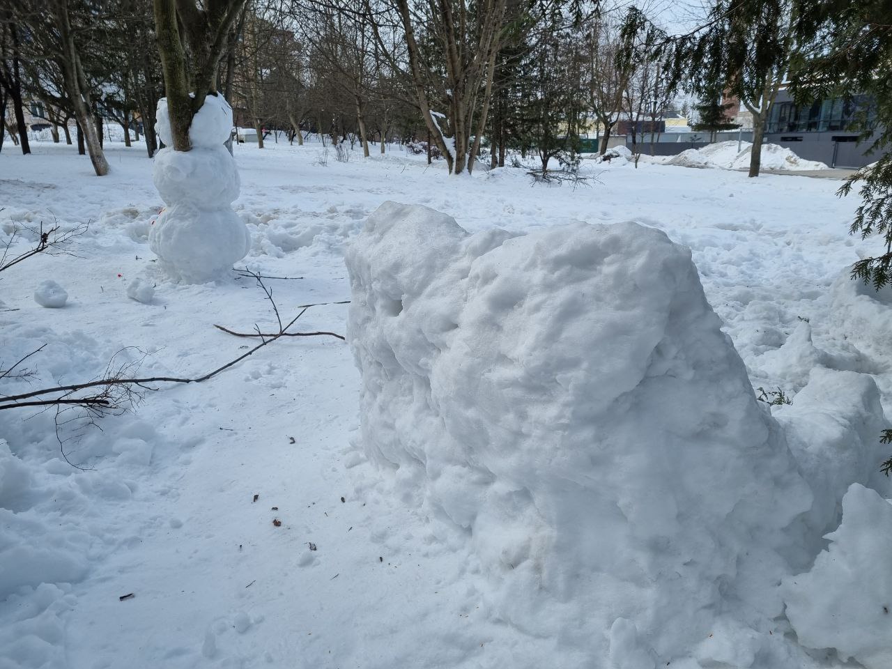 Новини Тернополя - фото з Креатив з льоду та снігу: тернопільські вулиці прикрасили незвичні снігові фігури