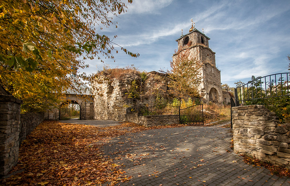 Новини Хмельницького - фото з Підземна церква та чернецькі келії: що приховують підземелля у сатанівському монастирі (ФОТО)