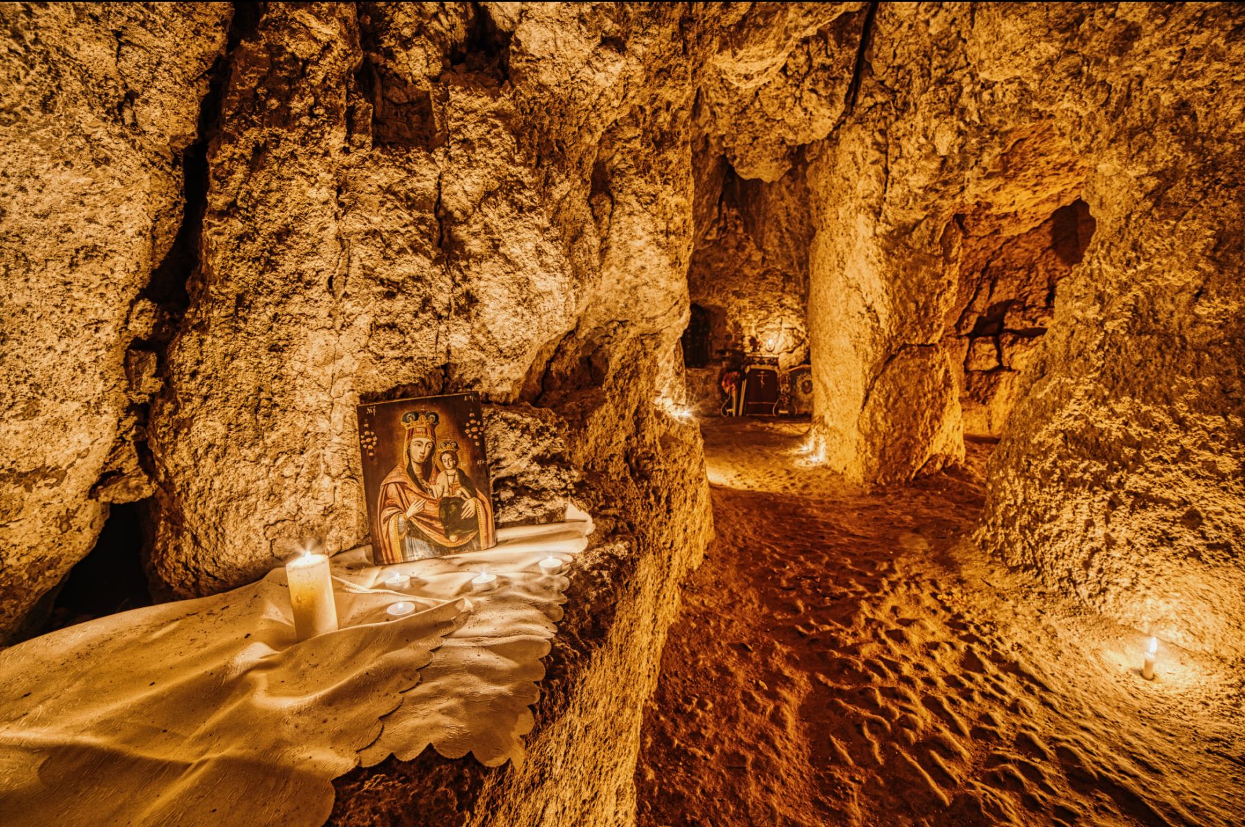 Новини Хмельницького - фото з Підземна церква та чернецькі келії: що приховують підземелля у сатанівському монастирі (ФОТО)