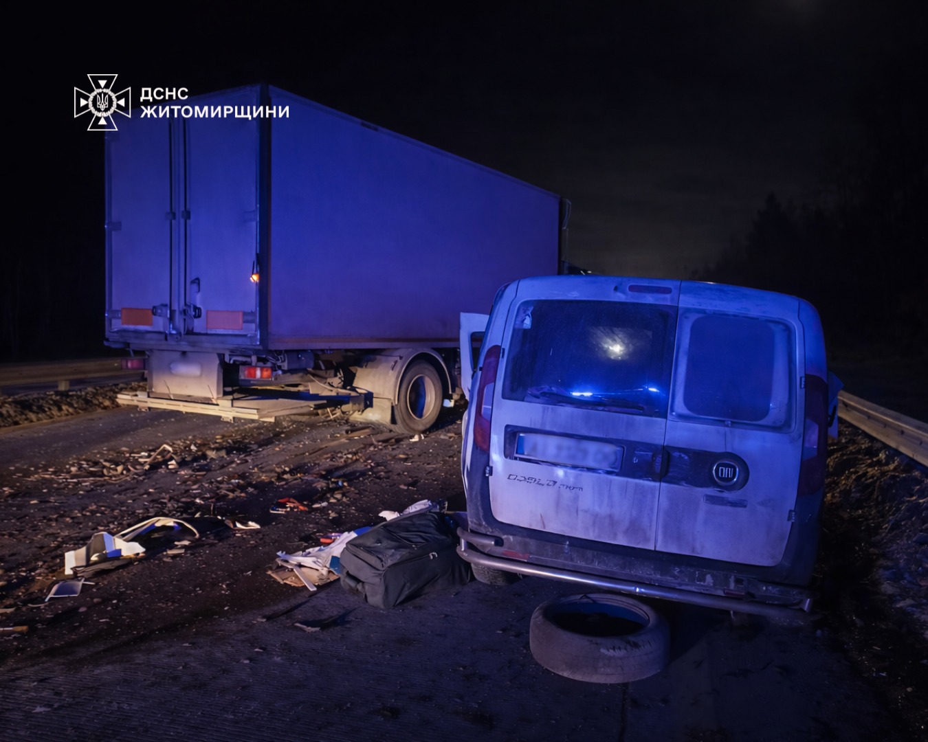 Новини Житомира - фото з ДТП поблизу Кам’янки: рятувальники деблокували травмованого водія