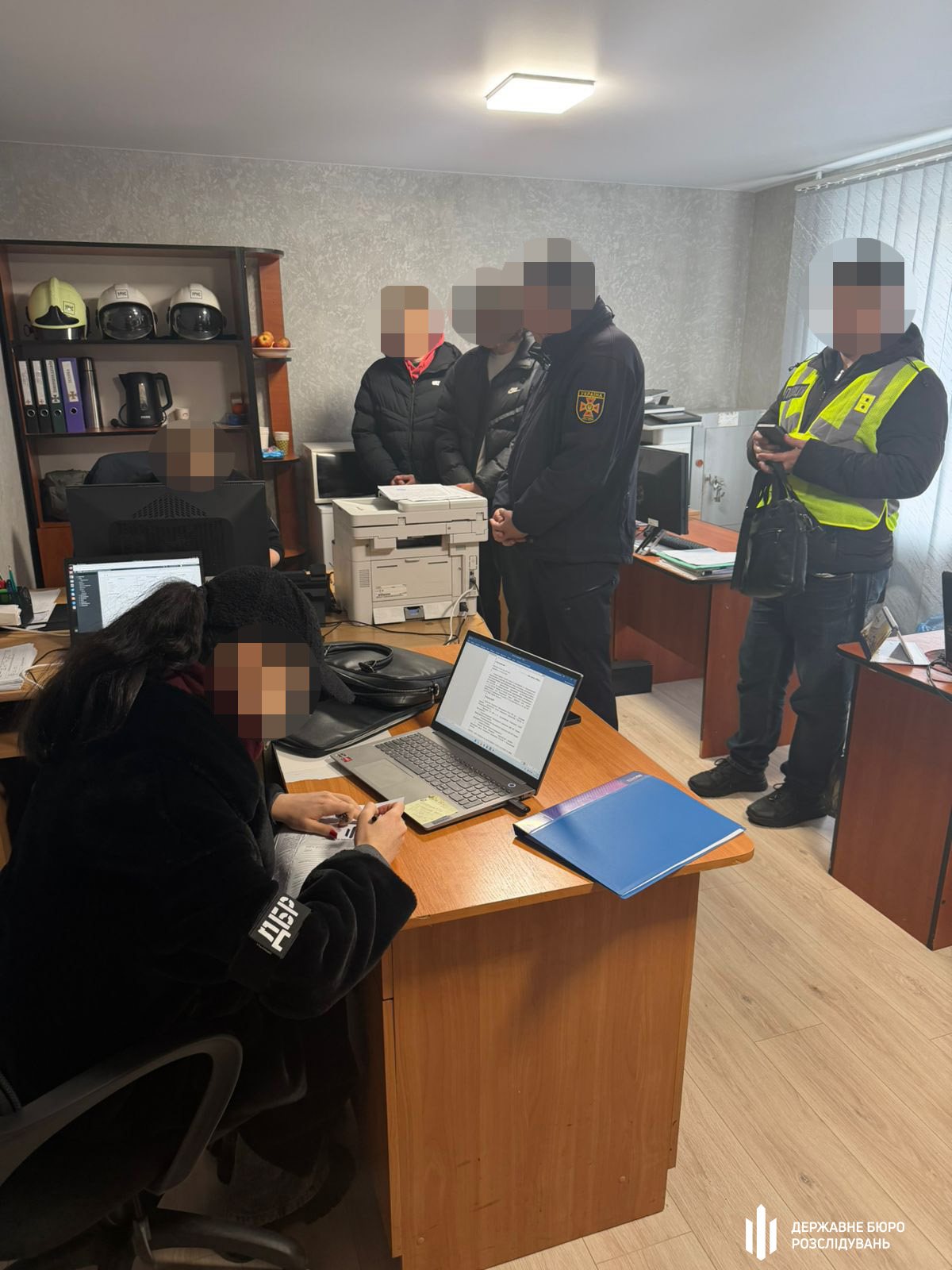 ДБР викрило закупівлю неякісного захисного спорядження для ДСНС на Хмельниччині