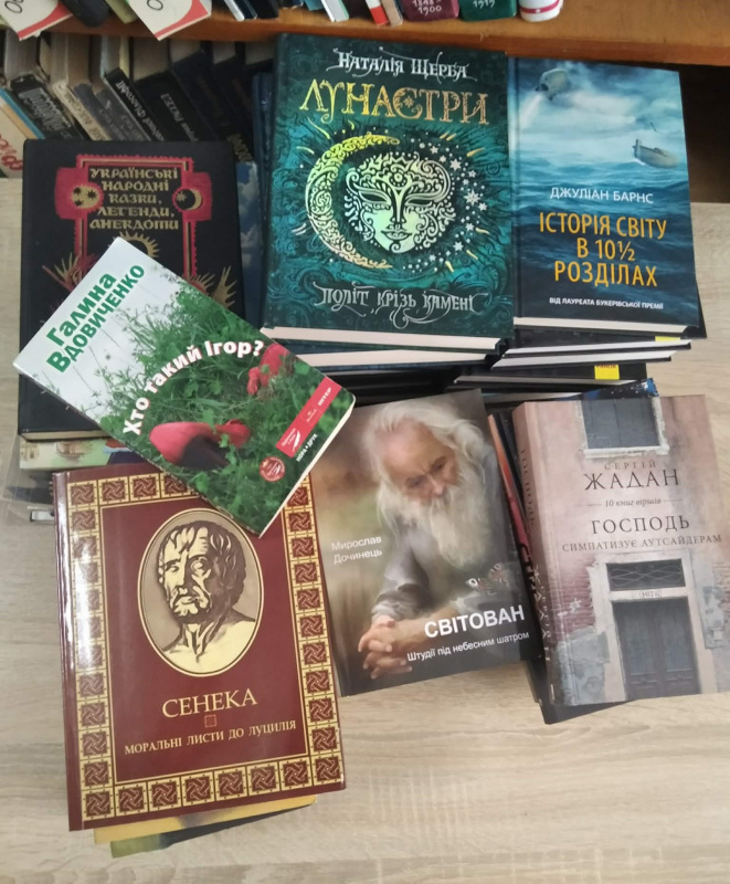 Новини Тернополя - фото з Тернополяни за чотири дні подарували бібліотекам 350 власних книжок
