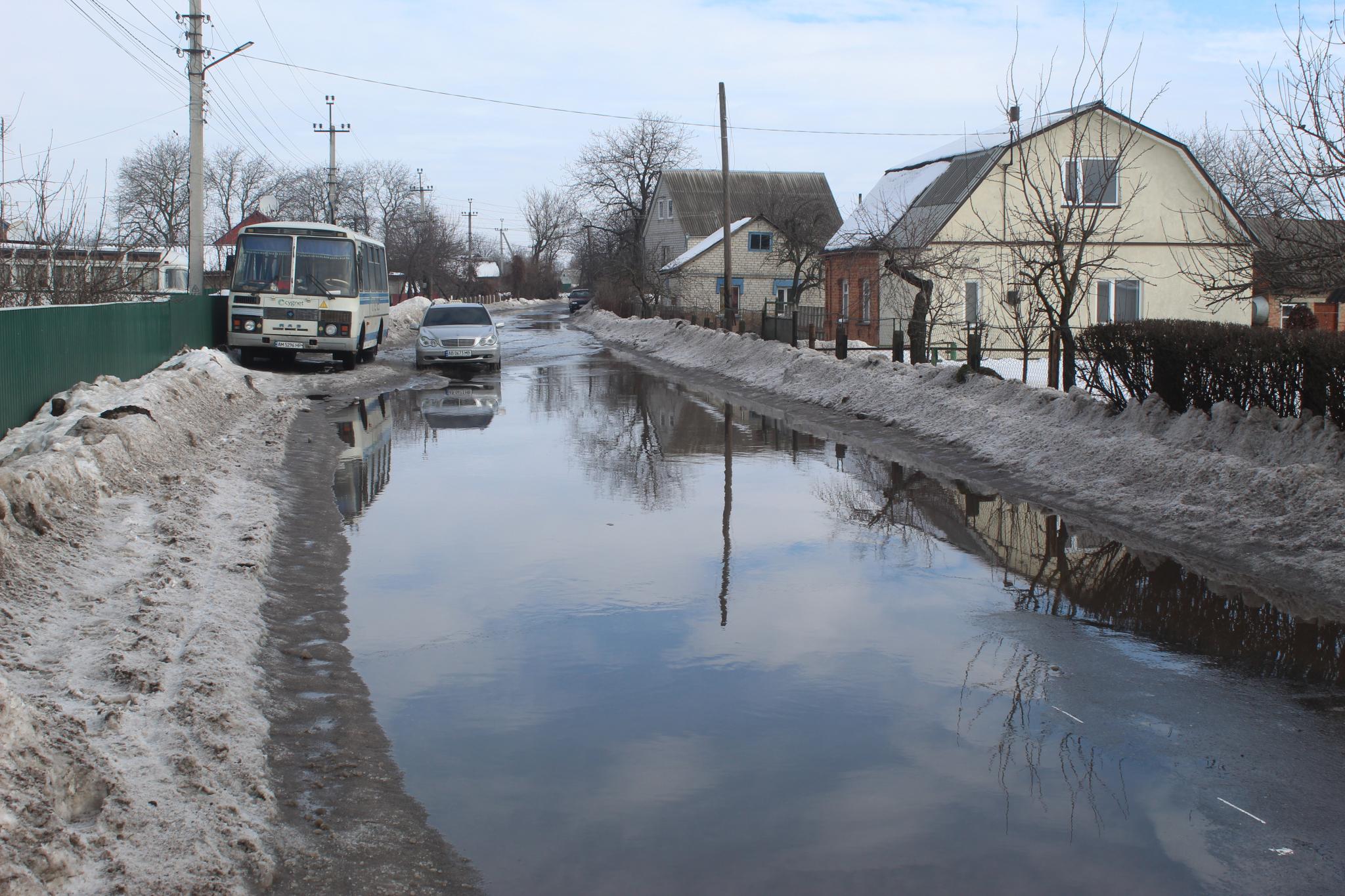 Новини Козятина - фото з Без лопати і віника водовідведення на вулиці Винниченка поки не працює