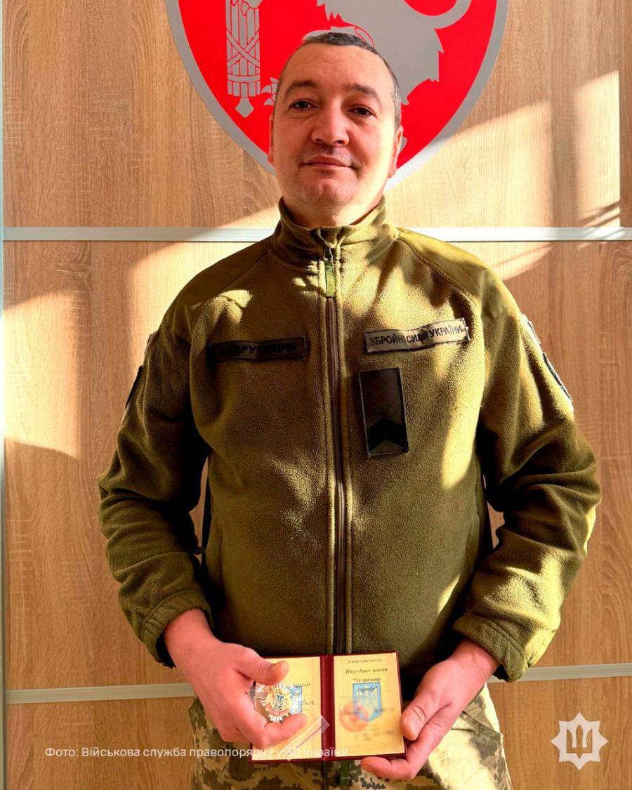 Новини Тернополя - фото з Сержанта з Тернопільщини нагородили відзнакою Міністра оборони України «За зразкову службу»
