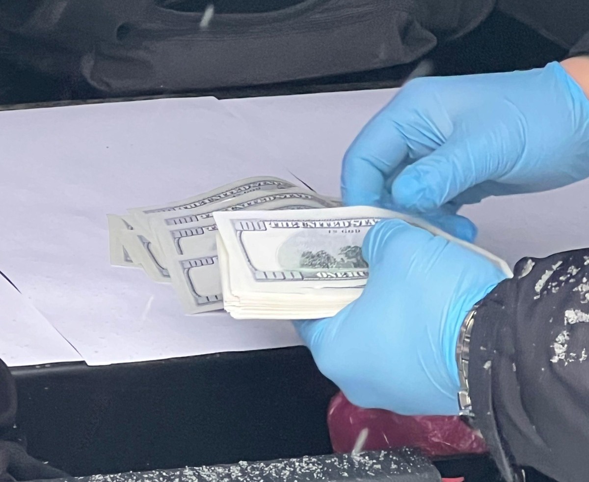 Новини Житомира - фото з Затримано двох осіб за організацію незаконного переправлення чоловіків за кордон: "послуга" коштувала 16 000 доларів США