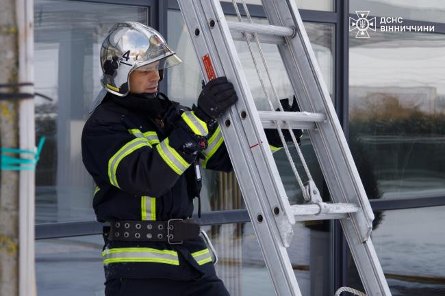 Новини Вінниці - фото з Через несправну витяжку загорівся ресторан у Вінниці. Пожежі гасили й в області