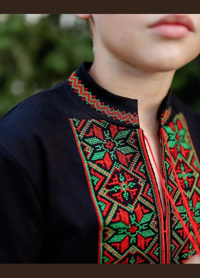 Новини Вінниці - фото з Як придбати товар на маркетплейсі Kasta: покрокова інструкція на прикладі дитячих вишиванок (Новини компаній) Хлопчик у традиційній українській вишиванці