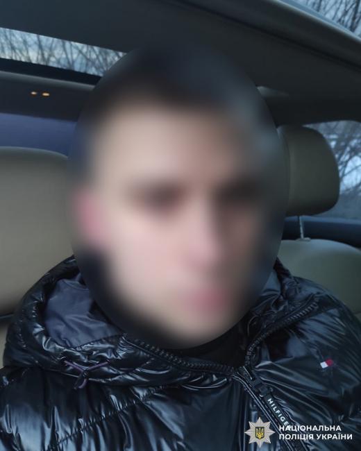 Новини Вінниці - фото з Незаконний виїзд до Молдови за $8000: посередника спіймали під час рейсу з грошима та зброєю