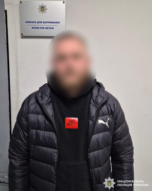 Новини Вінниці - фото з Одягнули кайданки посеред ТЦ: під час передачі $24 000 затримали організатора незаконного трансферу за кордон