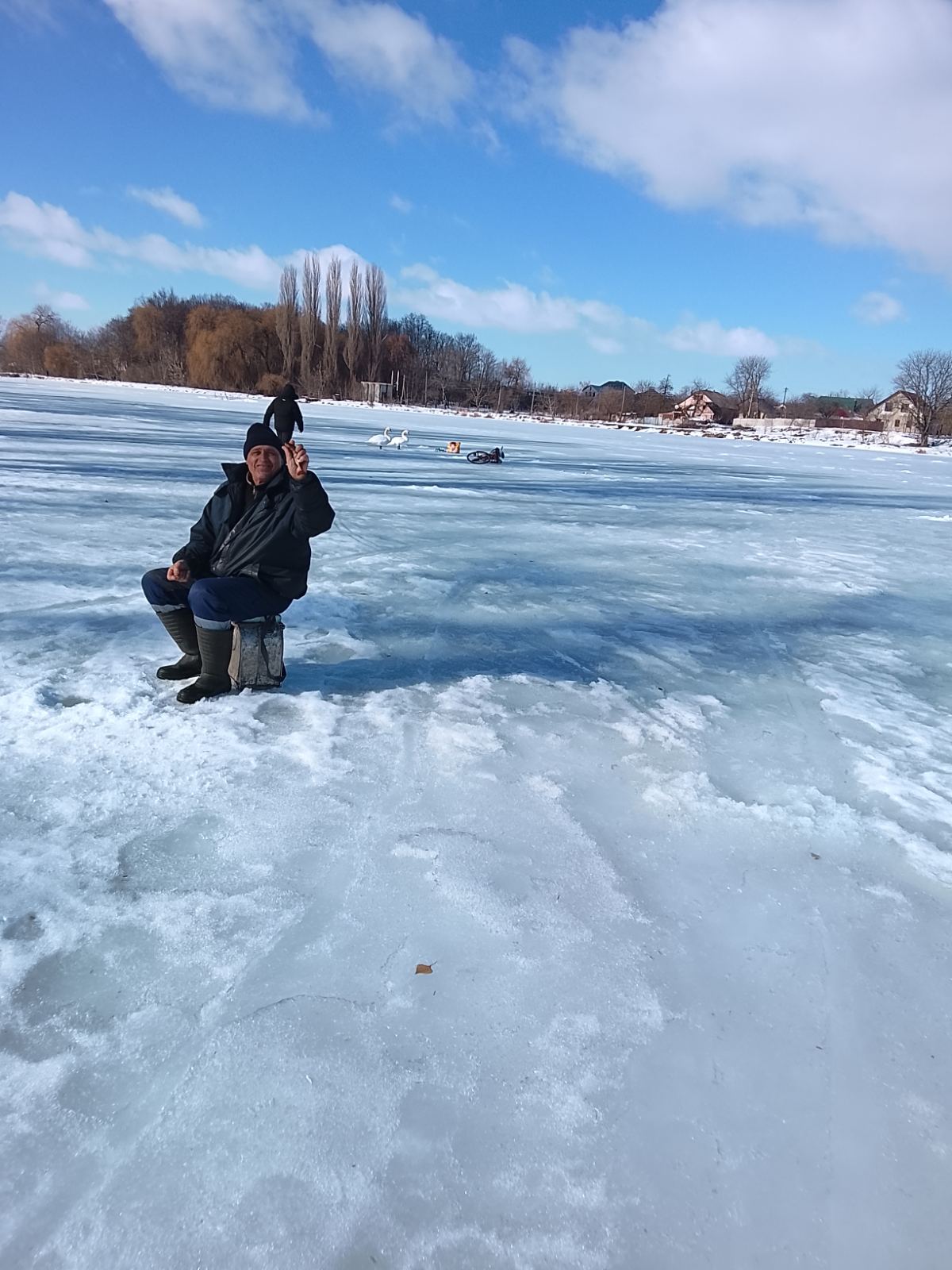 Новини Козятина - фото з Спробував сісти, як сідає на воду та подер лапи об жорсткий лід