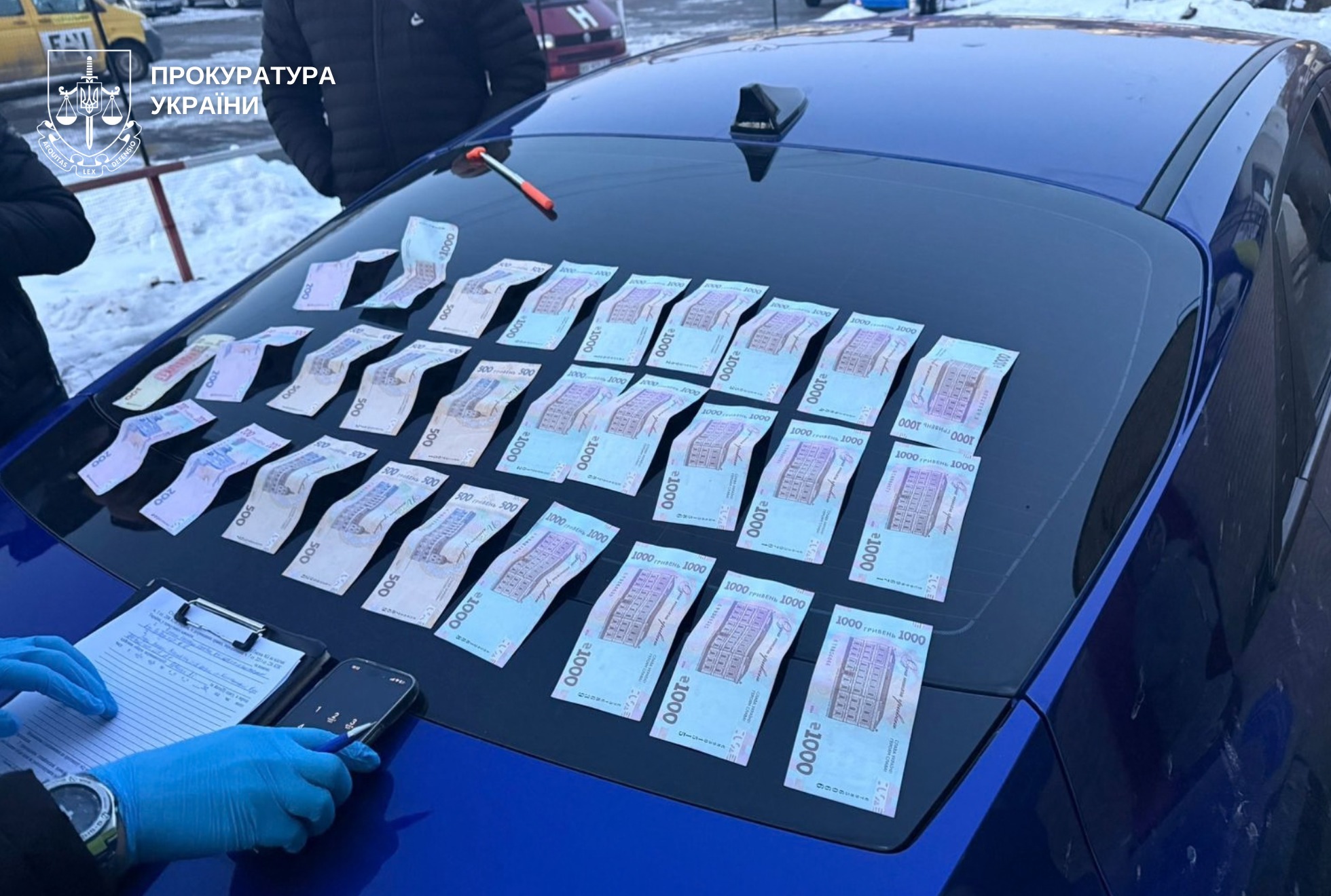 Підорюваний вимагав 18 тисяч за вплив на сервісний центр МВС