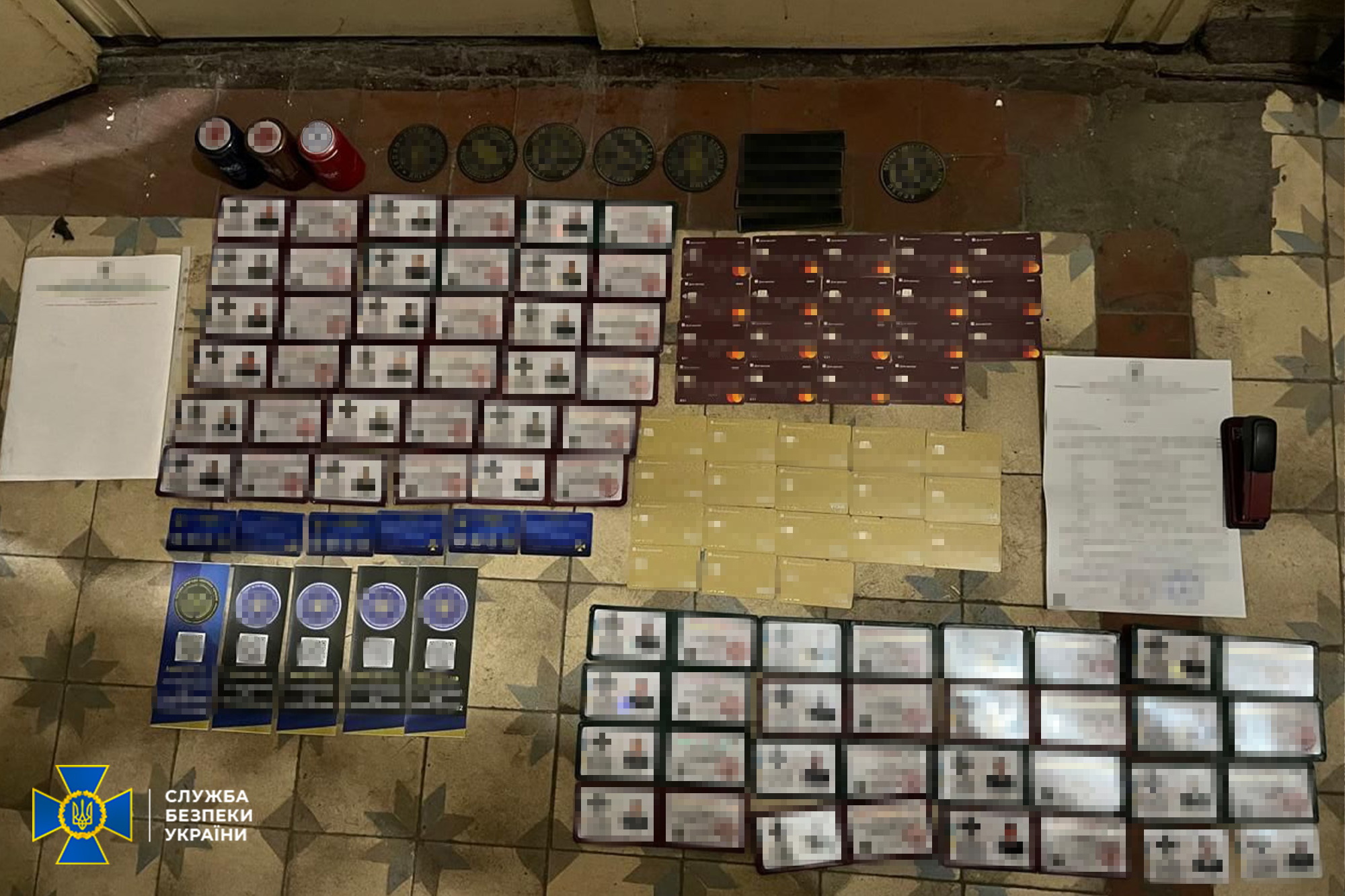 Новини Житомира - фото з СБУ викрила схему із масового виробництва та продажу підроблених посвідчень правоохоронців