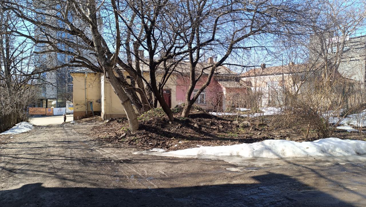 Між приватними будинками на Бродівській хочуть звести дев’ятиповерхівку: мешканці обурені