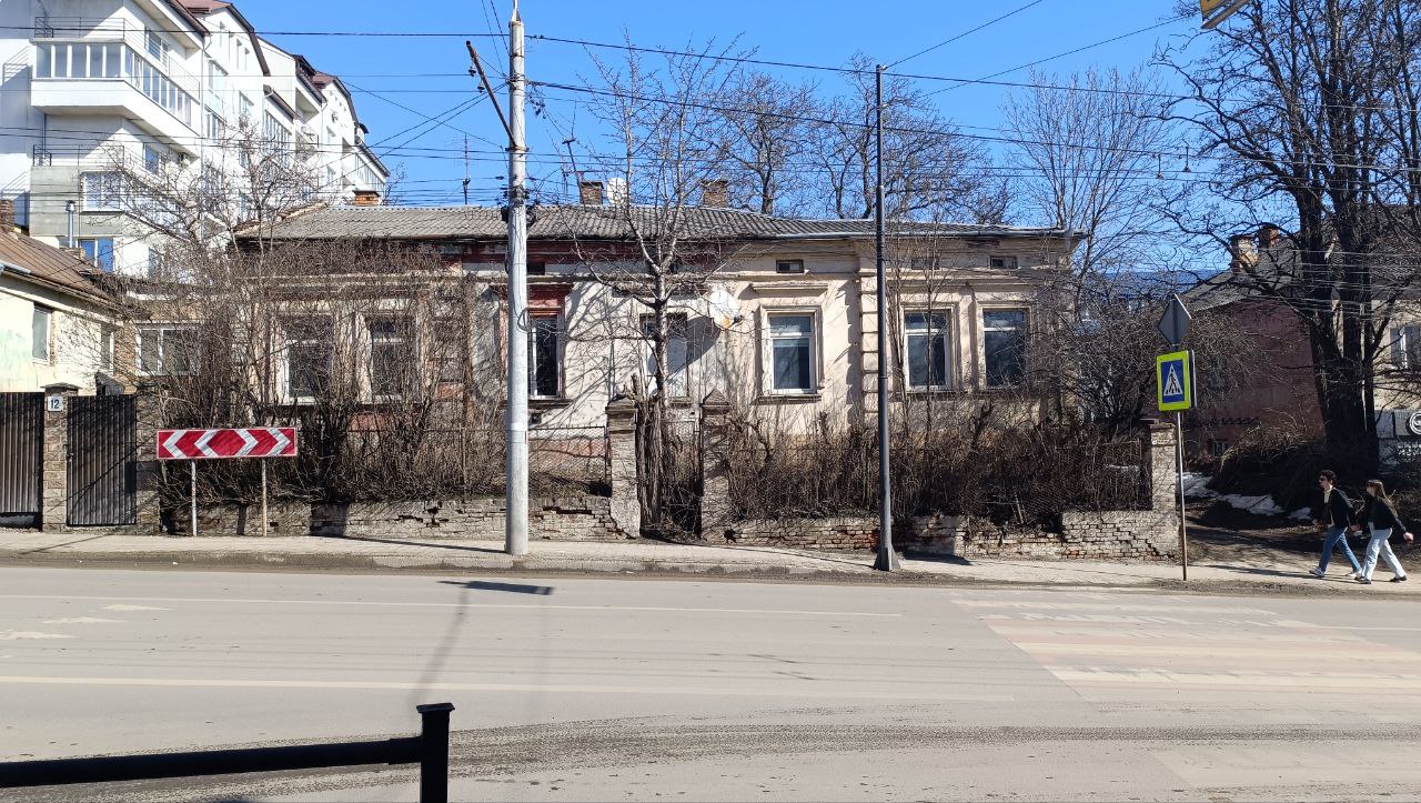 Між приватними будинками на Бродівській хочуть звести дев’ятиповерхівку: мешканці обурені