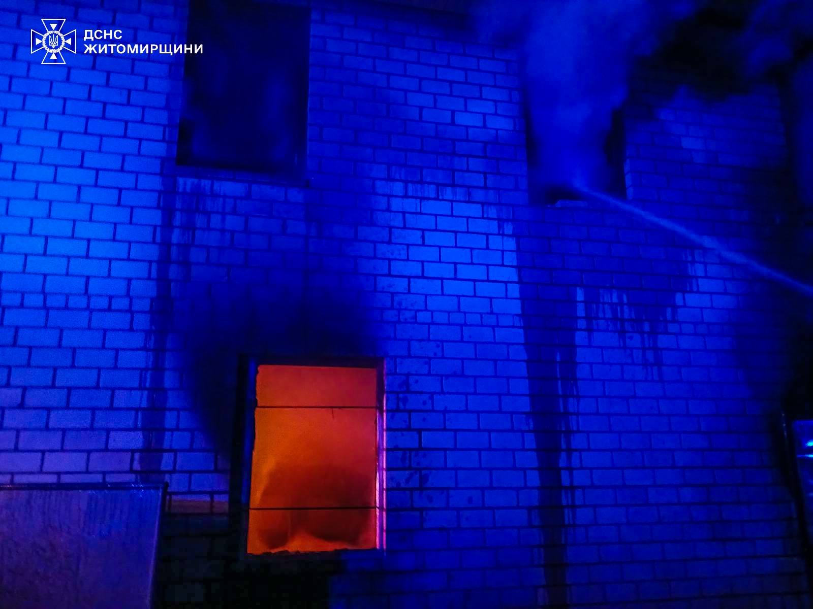 Новини Житомира - фото з У Бердичеві троє людей травмувалися під час намагання загасити пожежу в гаражі