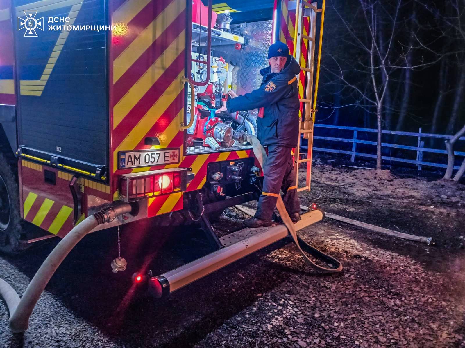 Новини Житомира - фото з У Бердичеві троє людей травмувалися під час намагання загасити пожежу в гаражі