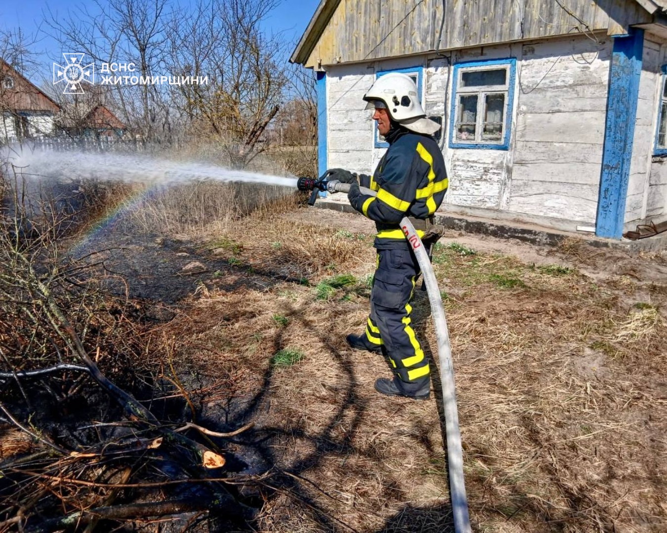 Новини Житомира - фото з За вихідні на Житомирщині під час пожеж сухої рослинності травмувалися двоє людей