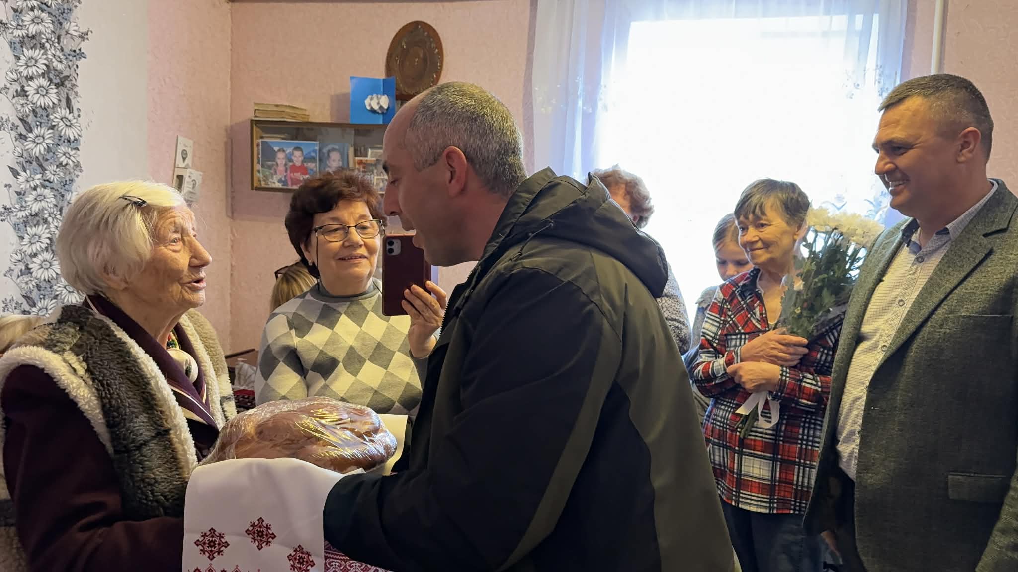 Новини Козятина - фото з 100 років Валентини Кравчук сповнені світла та любові