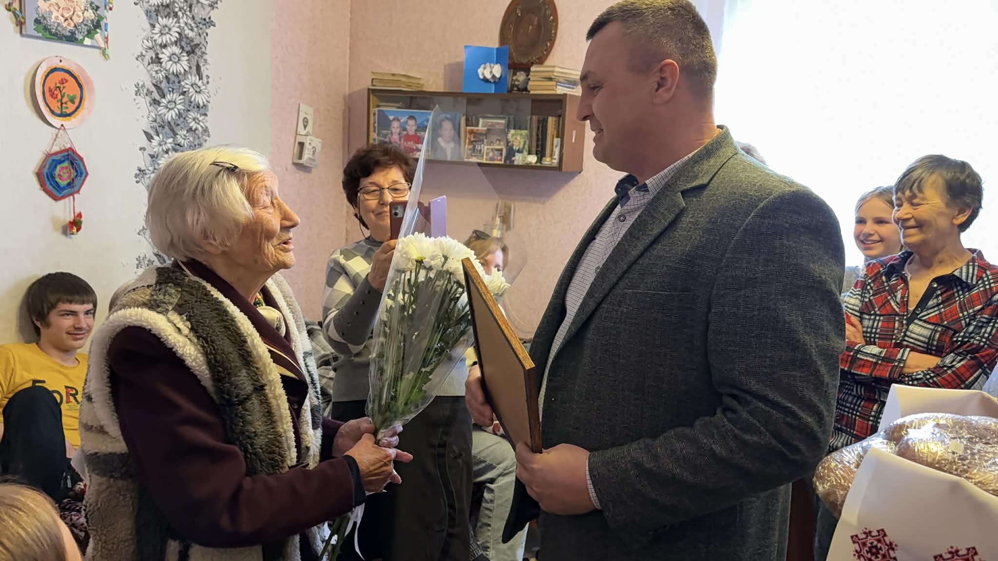 Новини Козятина - фото з 100 років Валентини Кравчук сповнені світла та любові