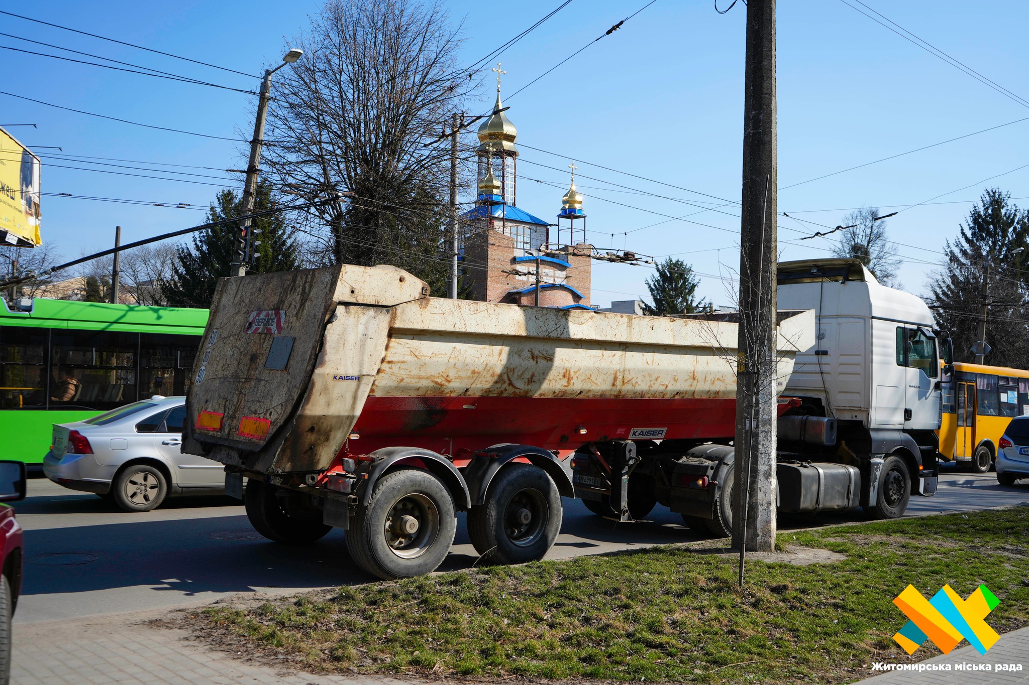 Новини Житомира - фото з У Житомирі комунальні служби продовжують весняне прибирання міста