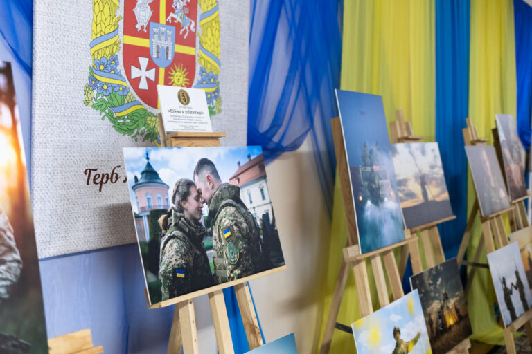 Новини Житомира - фото з У Житомирі відкрилася фотовиставка «Війна в об’єктиві» до 12-ї річниці Національної гвардії України