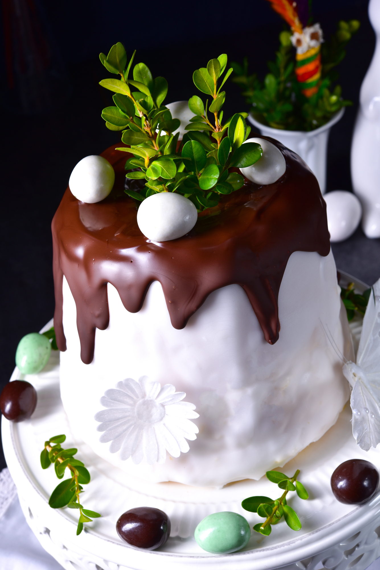 Не кришиться, не липне і легко розрізається: як приготувати найкращу шоколадну глазур для паски