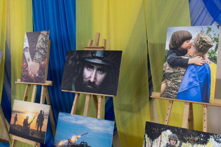 Новини Житомира - фото з У Житомирі відкрилася фотовиставка «Війна в об’єктиві» до 12-ї річниці Національної гвардії України