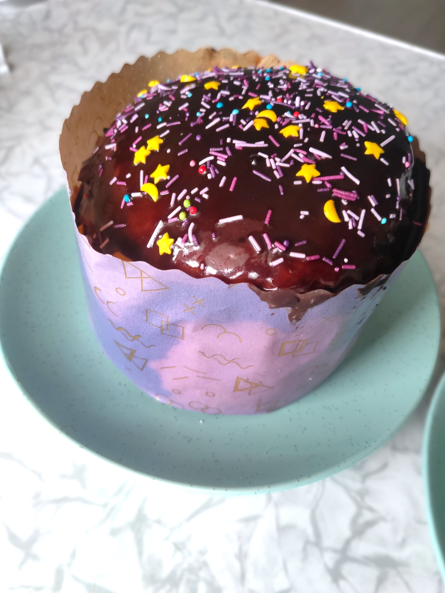 Не кришиться, не липне і легко розрізається: як приготувати найкращу шоколадну глазур для паски