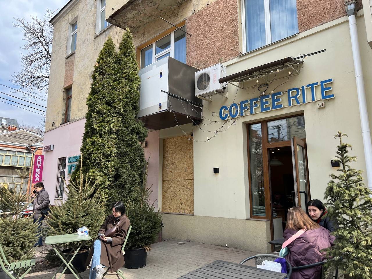 Новини Вінниці - фото з «Ми вже печемо хліб»: як центр Вінниці відновлюється після обстрілу?