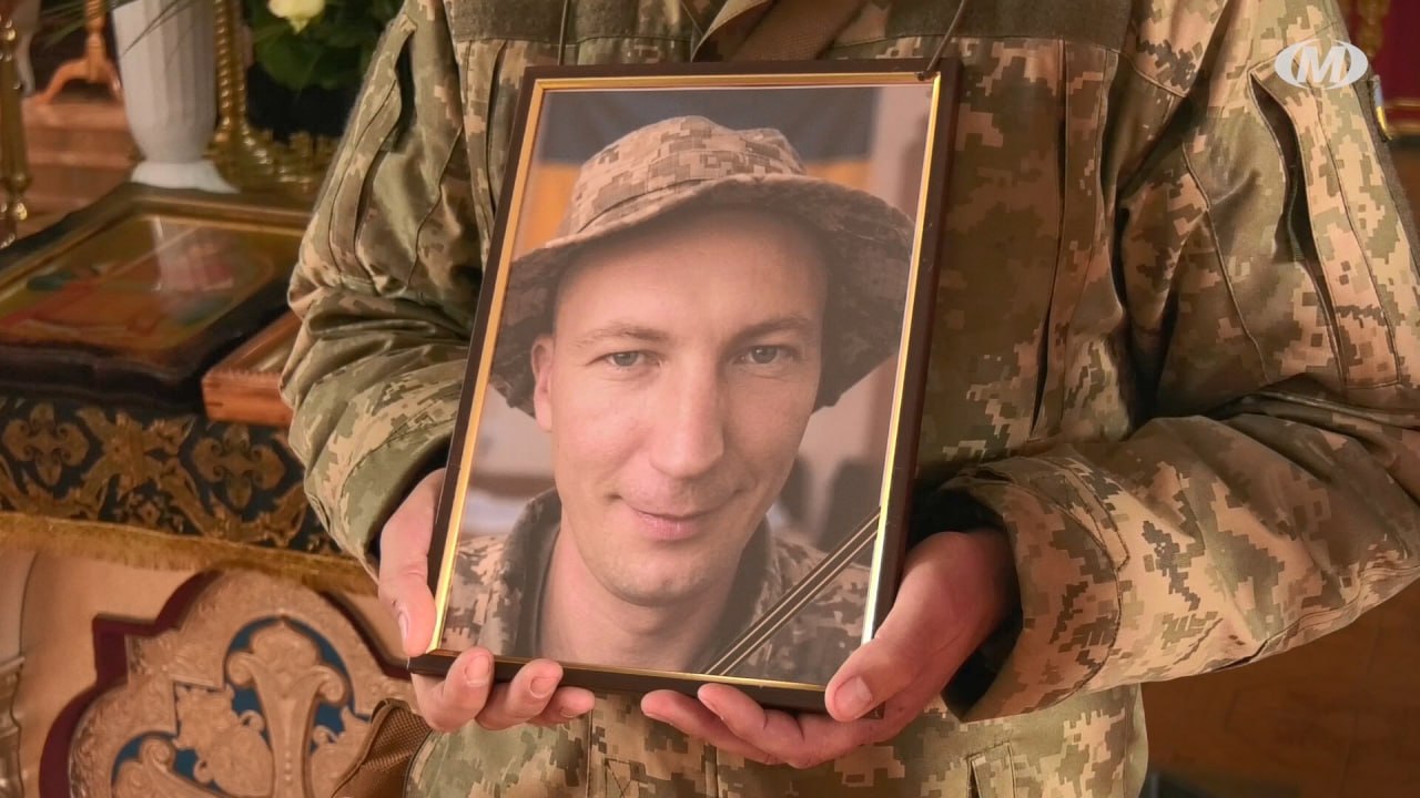 Новини Хмельницького - фото з Їм було 35 та 34 роки. У Хмельницькому попрощалися з Максимом Шпадирєвим та Олександром Коляденком Олександр Коляденко