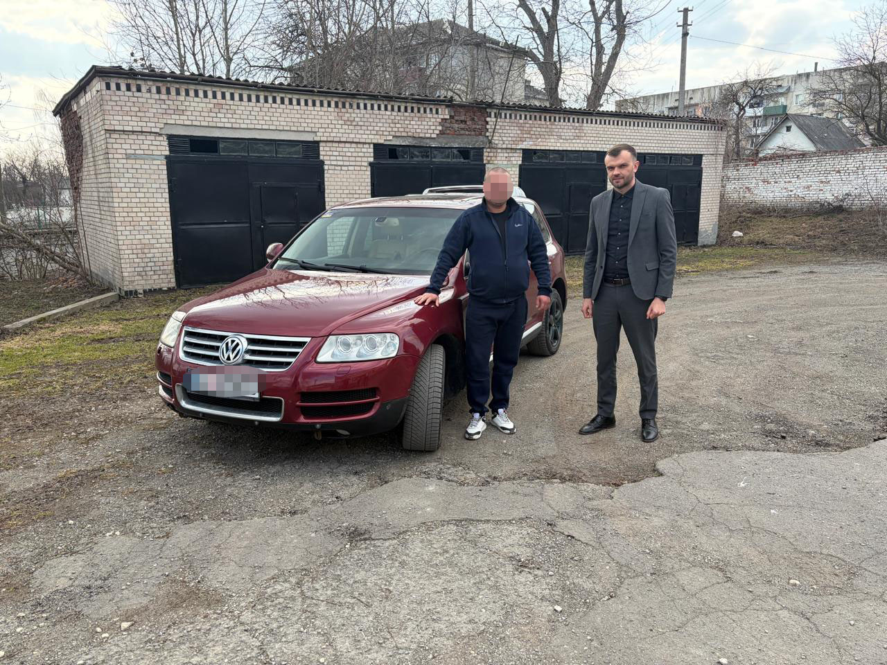 Новини Тернополя - фото з Авто, яке фігурувало у кримінальній справі, передали з Тернополя на потреби військових