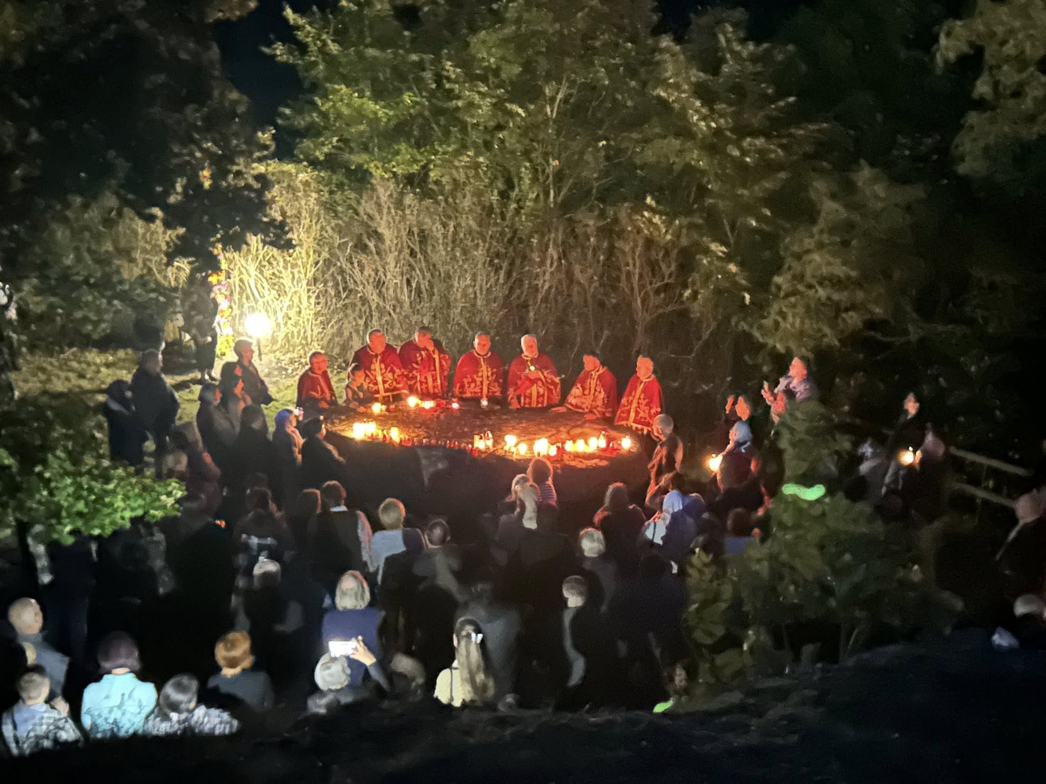 Хрести, вкриті квітами: унікальний обряд із Монастирка став національною спадщиною