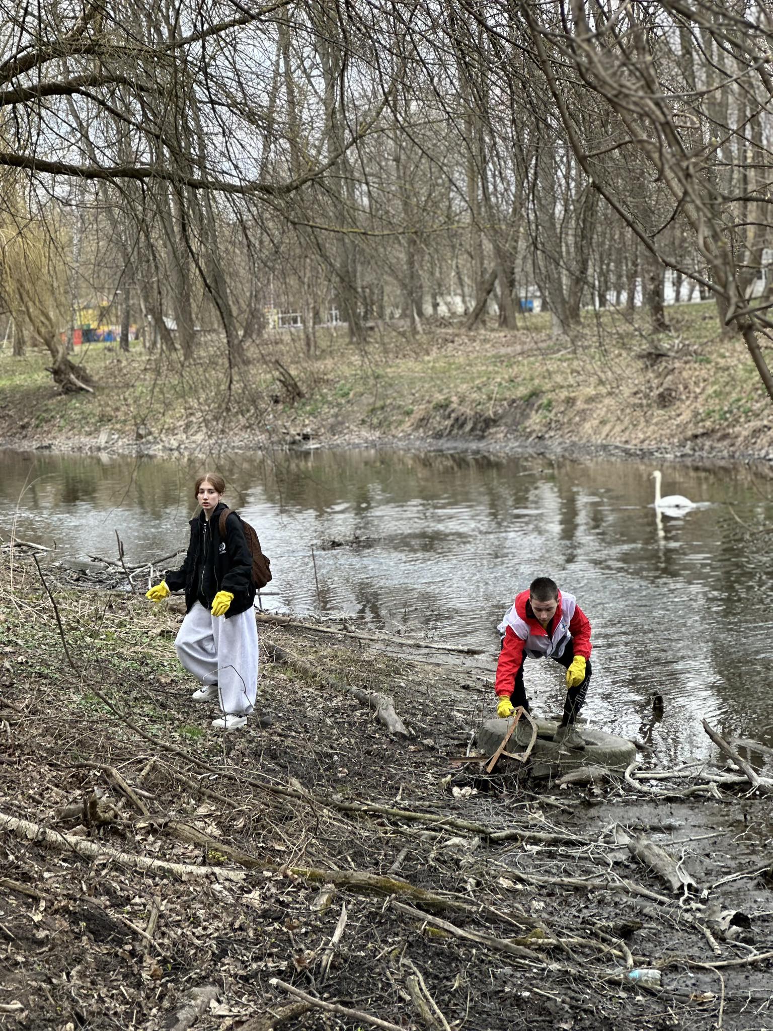 Понад 50 мішків сміття зібрали під час екоакції у парку «Сопільче»