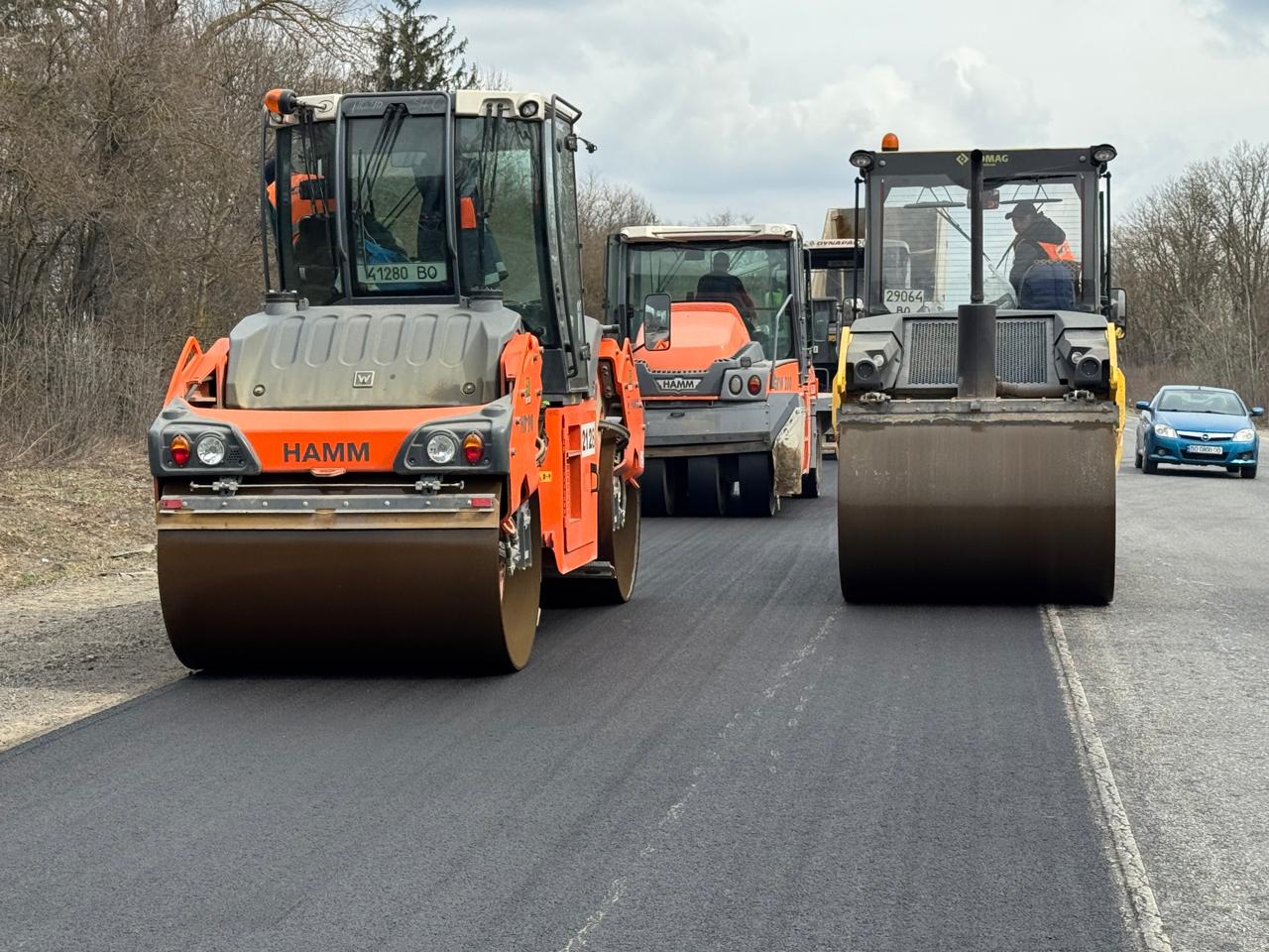 Новини Тернополя - фото з Поблизу Тернополя та у Бережанах ремонтують дороги