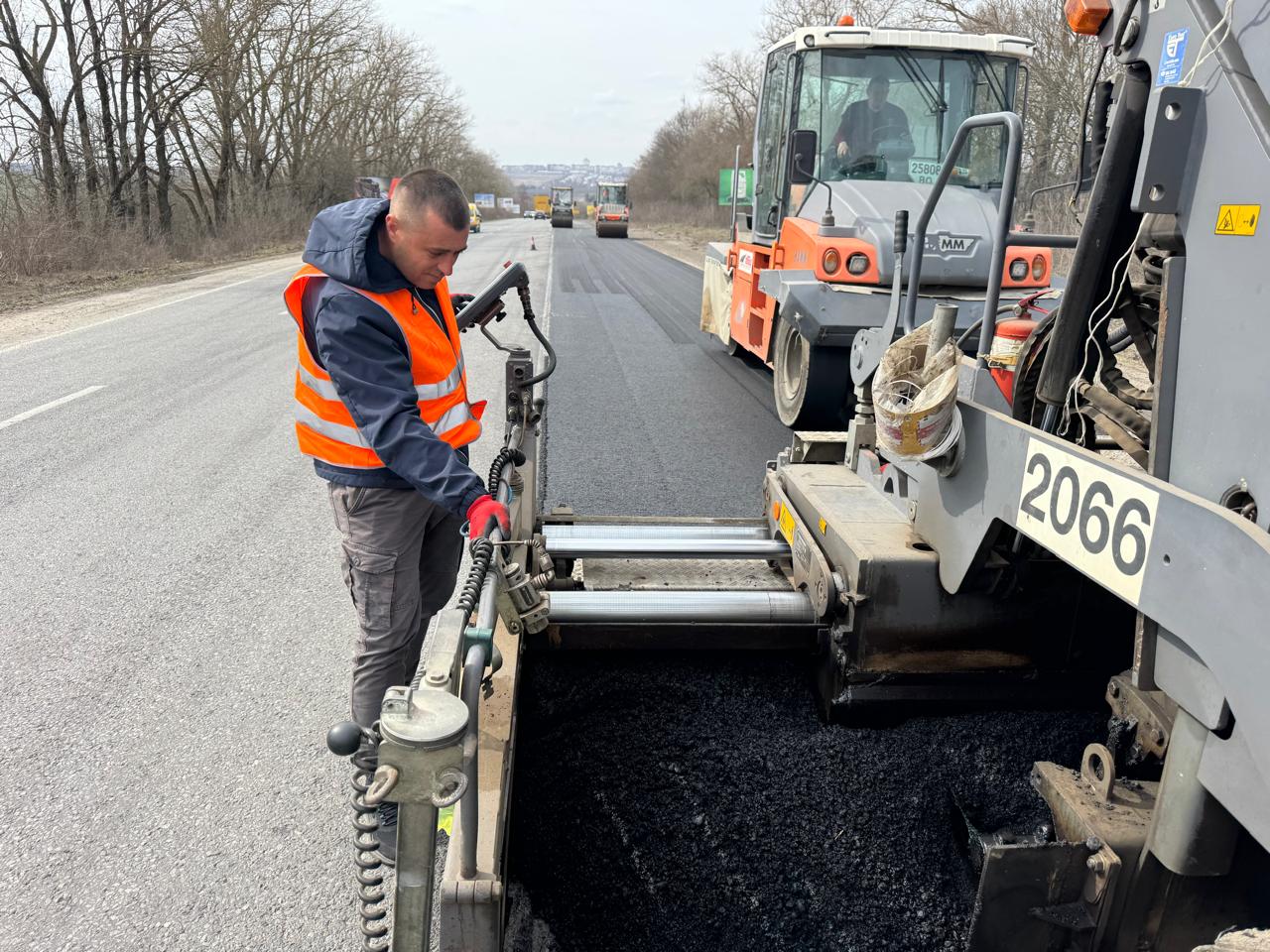 Новини Тернополя - фото з Поблизу Тернополя та у Бережанах ремонтують дороги