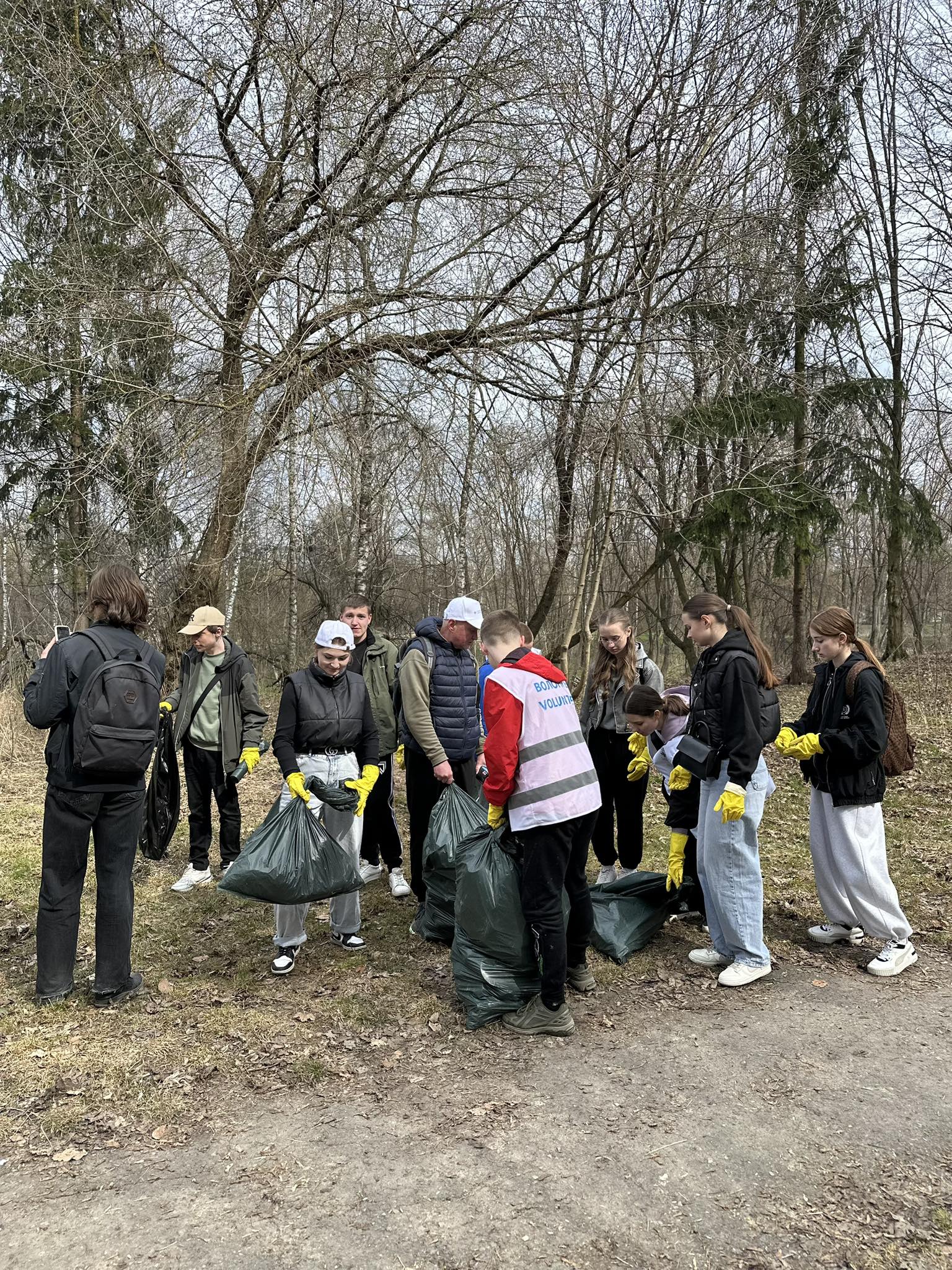 Понад 50 мішків сміття зібрали під час екоакції у парку «Сопільче»