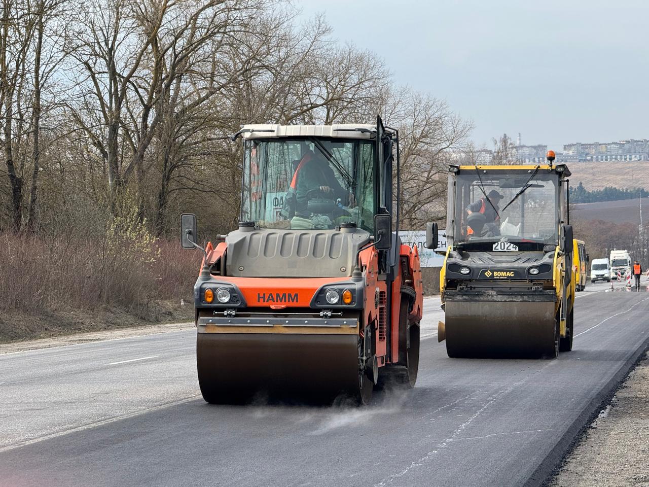 Новини Тернополя - фото з Поблизу Тернополя та у Бережанах ремонтують дороги