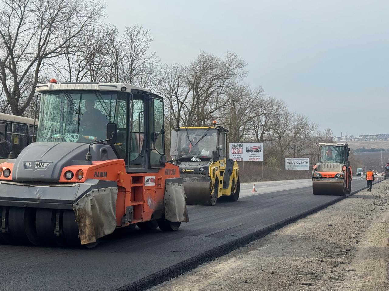 Новини Тернополя - фото з Поблизу Тернополя та у Бережанах ремонтують дороги
