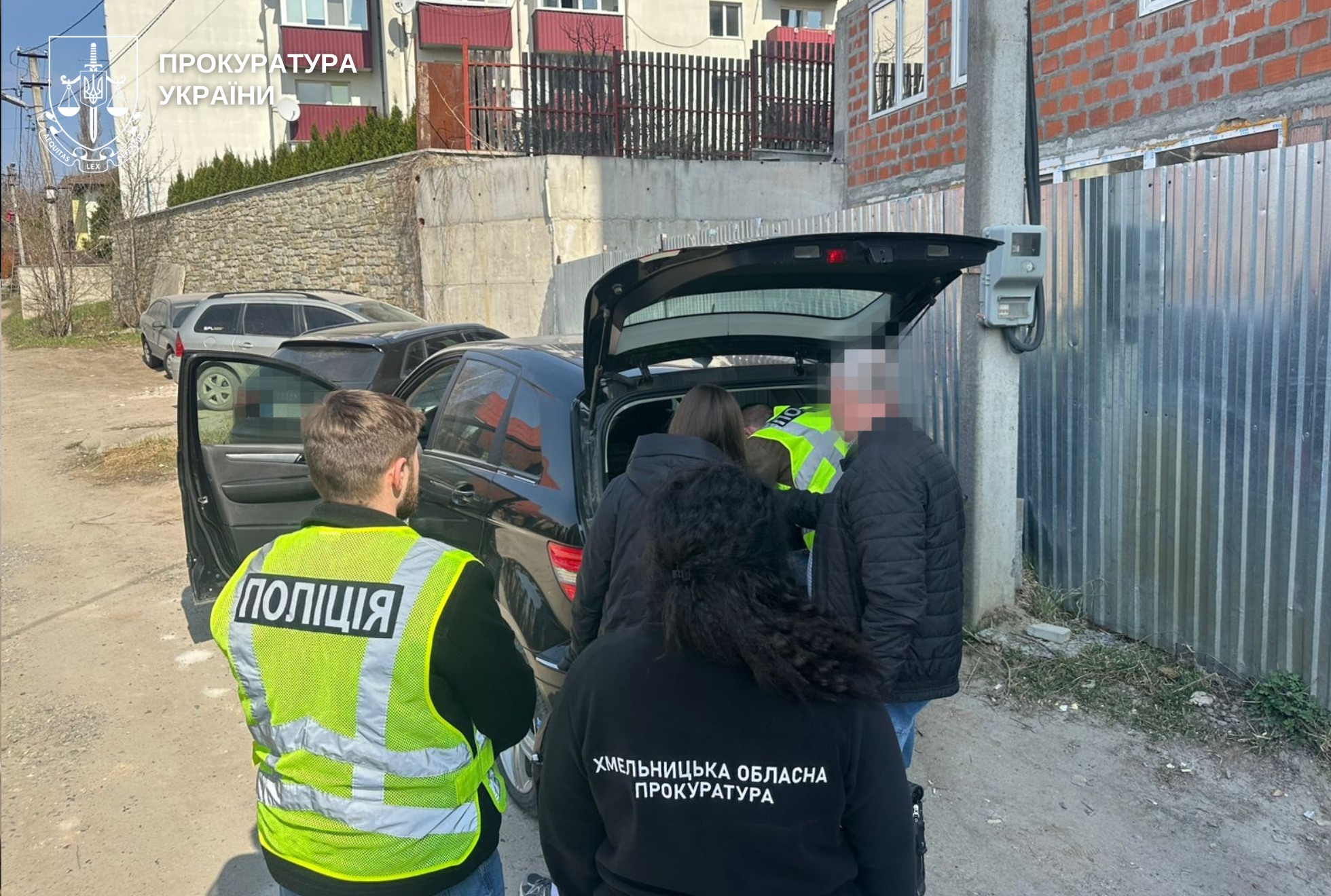 Безоплатний захисник вимагав гроші у підзахисного: на Хмельниччині повідомили про підозру адвокату