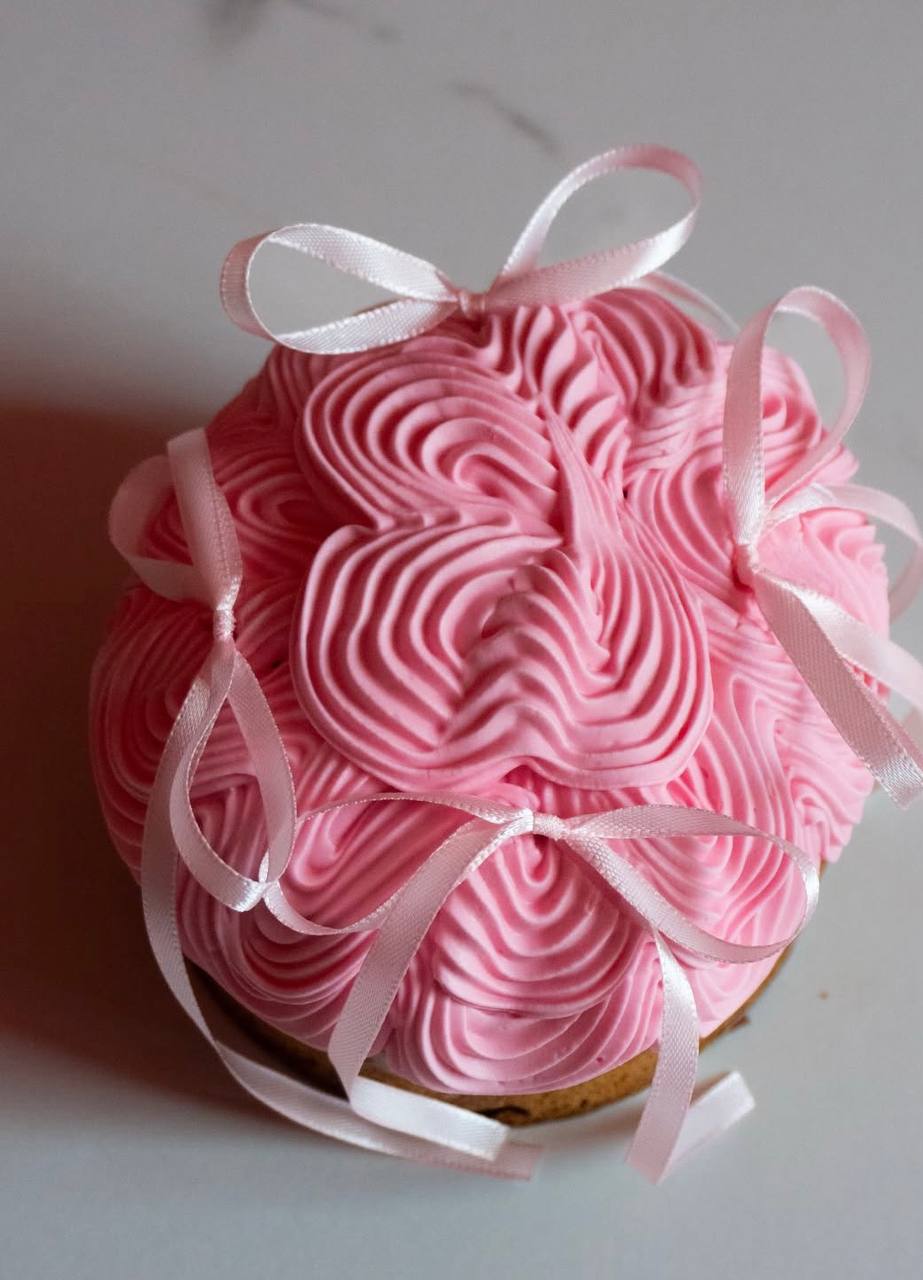 Новини Тернополя - фото з З маршмелоу, фісташками, коньяком чи класичні: від 100 до 1 150 гривень коштують авторські паски у Тернополі