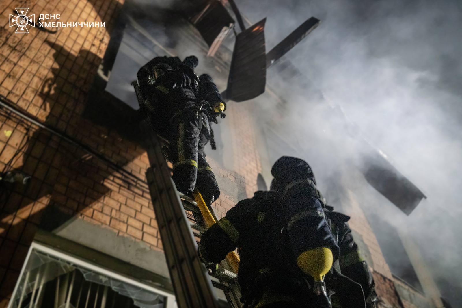 Новини Хмельницького - фото з Під прицілом — підприємства: що відомо про атаку на Хмельницький ліквідація наслідків атаки на Хмельницький 1 квітня 2026 року