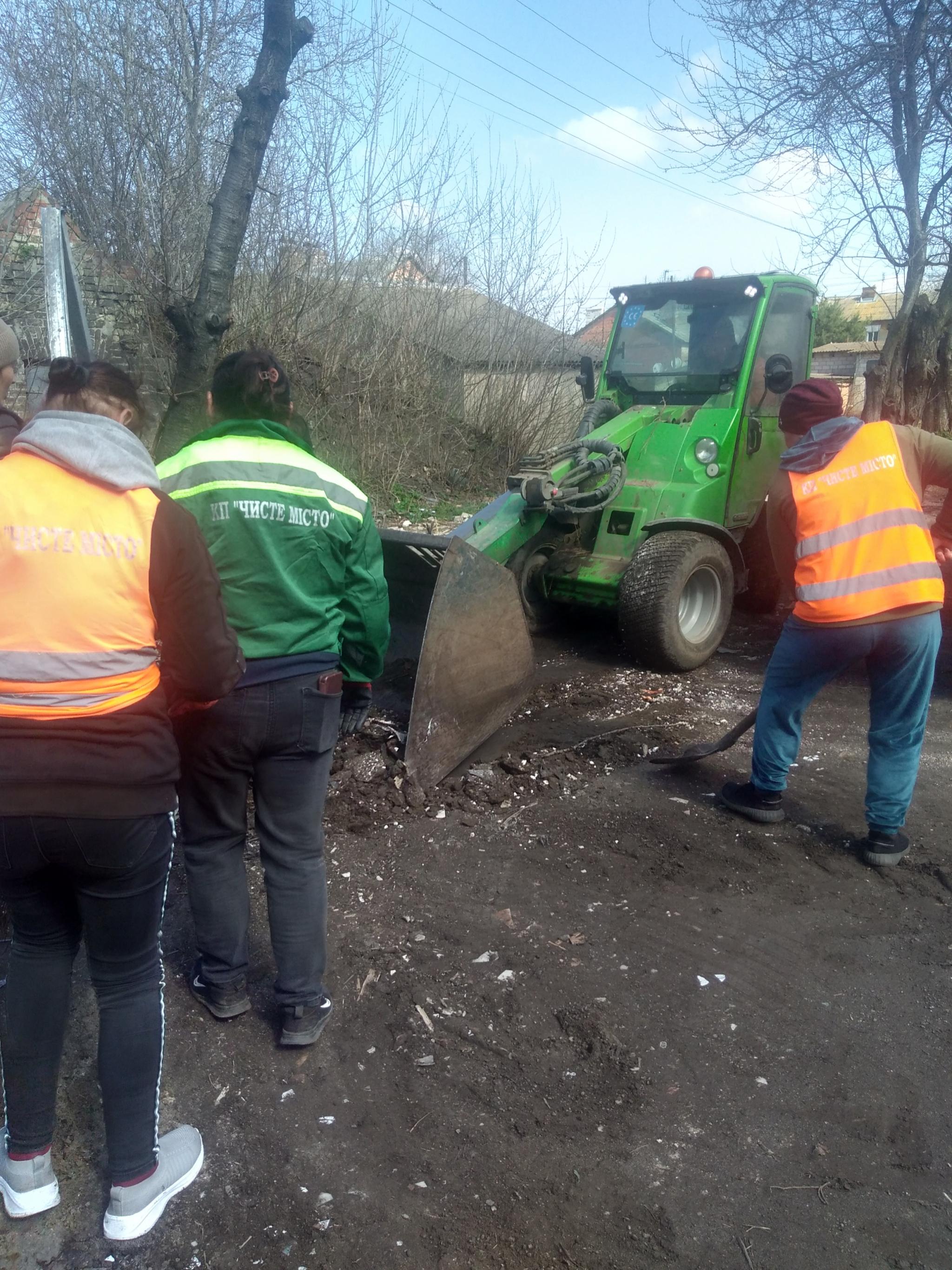 Новини Козятина - фото з Щоб вивезли будівельний непотріб, треба було поранитись дитині