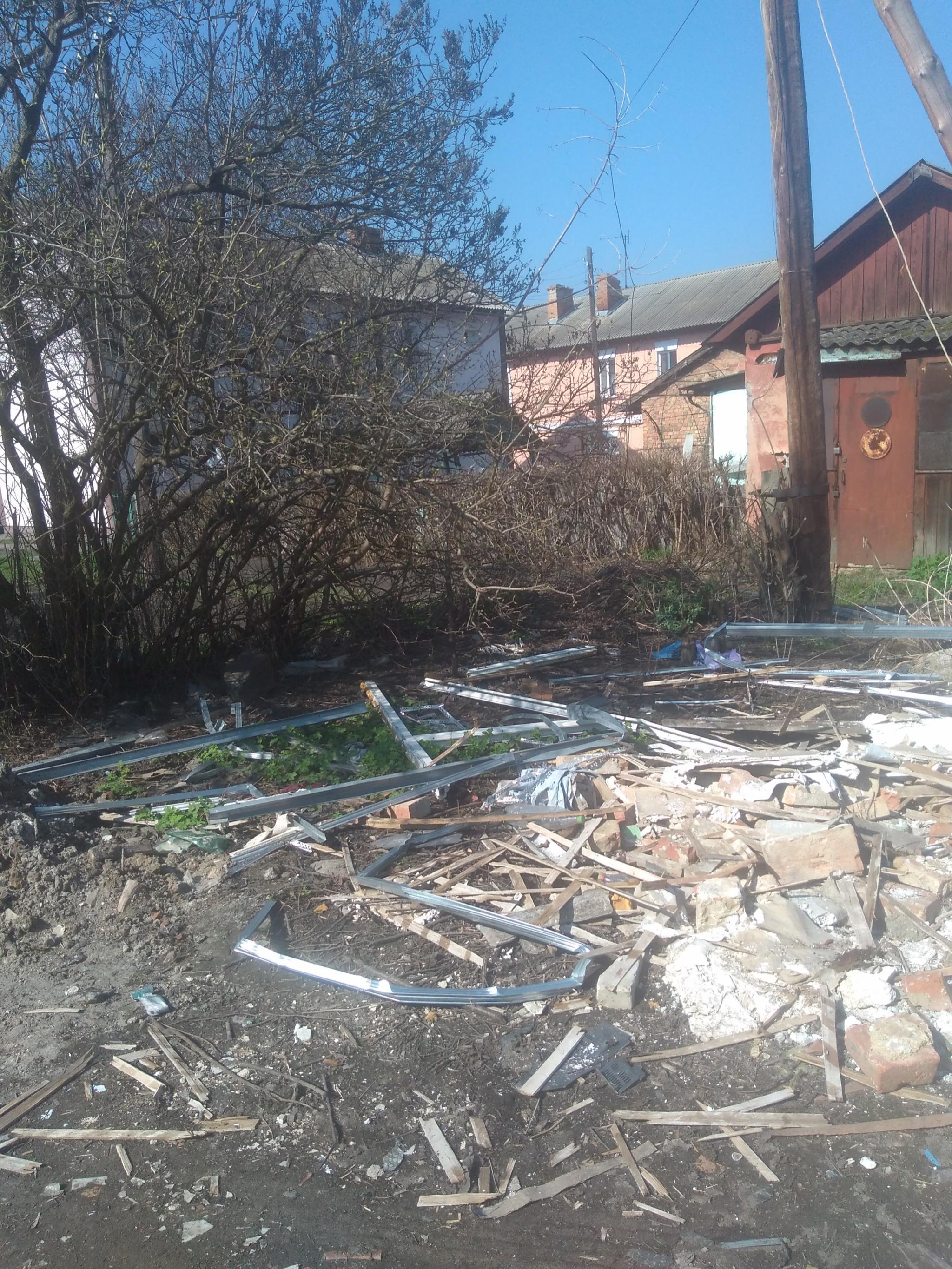 Новини Козятина - фото з Щоб вивезли будівельний непотріб, треба було поранитись дитині