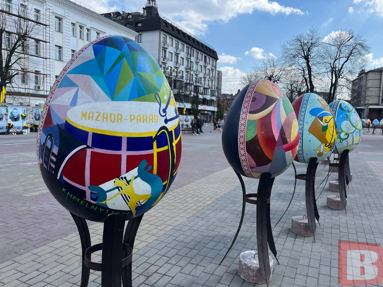 Новини Хмельницького - фото з Біля кінотеатру Шевченка облаштували великодню виставку писанок (ФОТО, ВІДЕО)