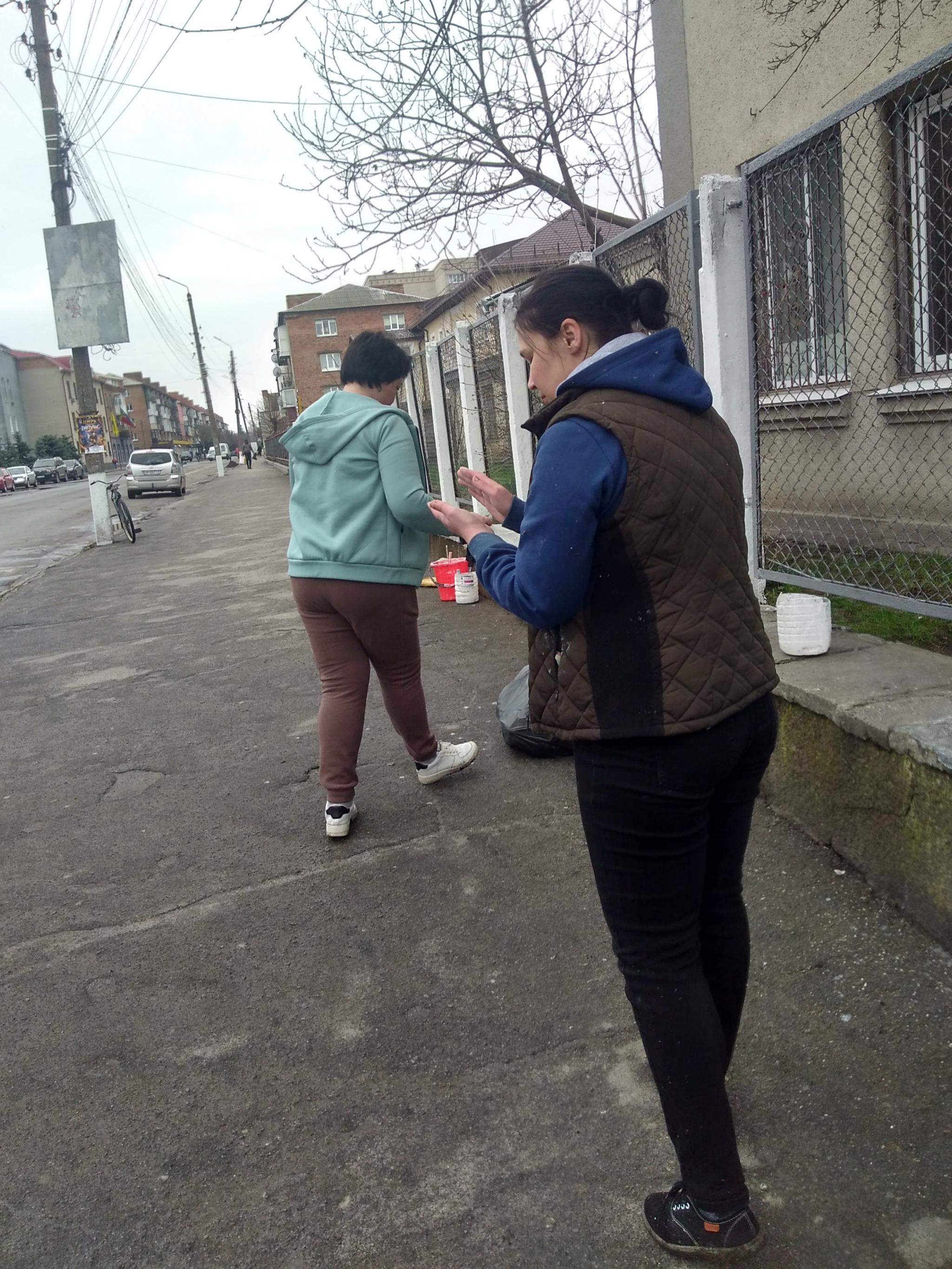 Новини Козятина - фото з Вийшли на прибирання і по особливому причипурили каштани закоханих