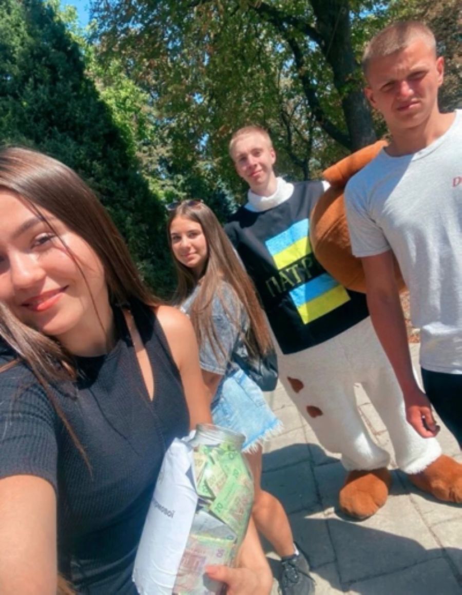 Новини Вінниці - фото з «У військкомат не пустили, з поліції вигнали»: як учениці з псом Патроном зібрали для армії майже 200 тисяч