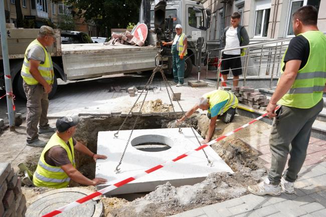 Новини Вінниці - фото з У центрі Вінниці взялися оновлювати водогін, прокладений понад 100 років тому